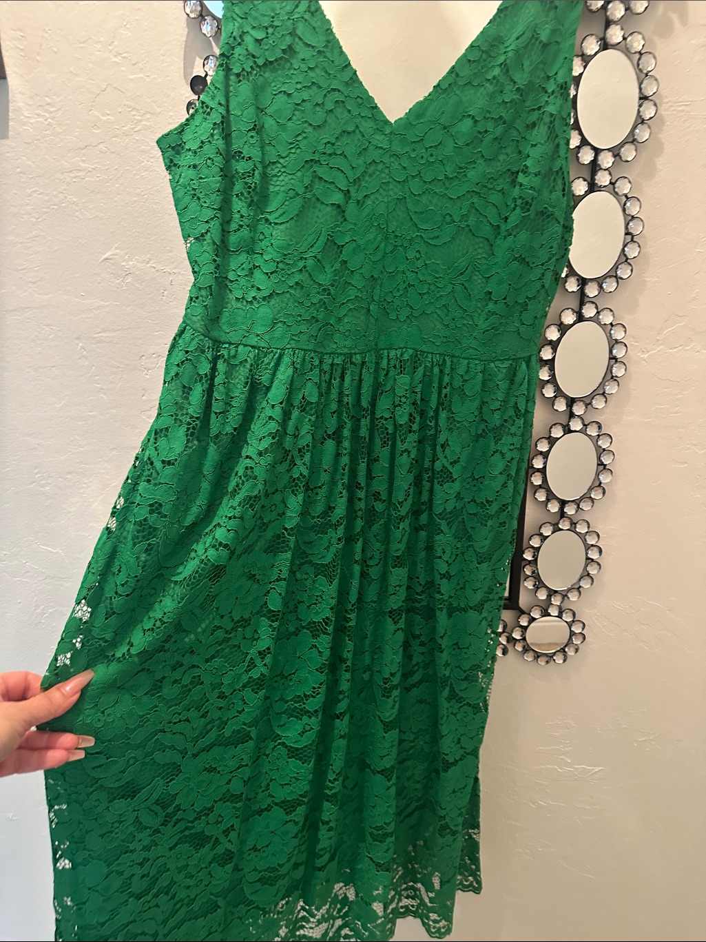 Vera Wang Green Lace V-Neck Sleeveless Dress